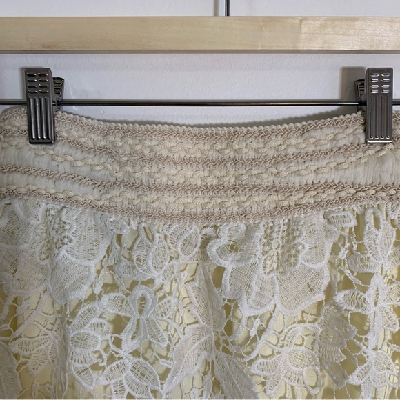 White Stretchable midi floral pattern skirt - Picture 5 of 8